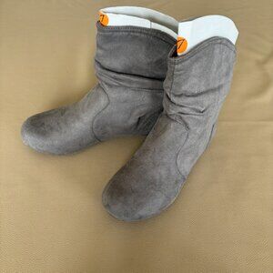 Lower East Side Womens Gray Suede Look Slouch Ankle Boot NWT Size 7